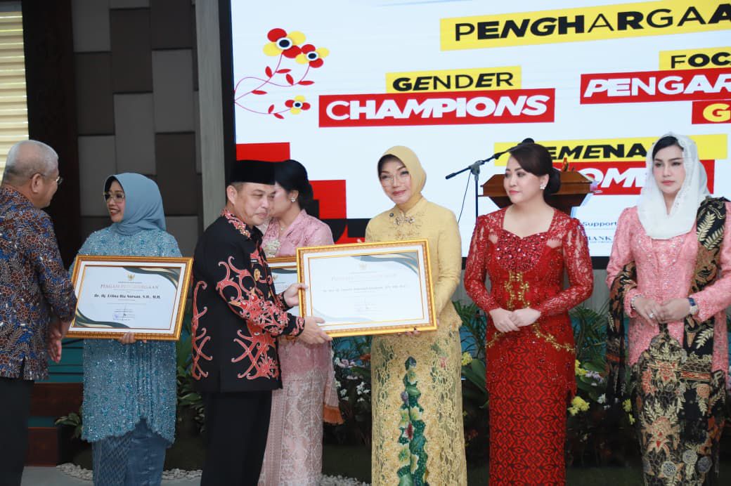 Yanieta Dianugerahi Penghargaan Gender Champion, Atas Kepedulian terhadap Pengarusutamaan Gender