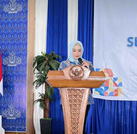 Dihadiri Ribuan Guru, Ketua TP PKK Melaw Buka Seminar Public Speaking Perempuan