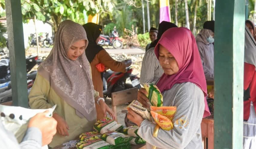 Operasi Pasar Teluk Pakedai, Bupati Kubu Raya Tambah Subsidi Pribadi
