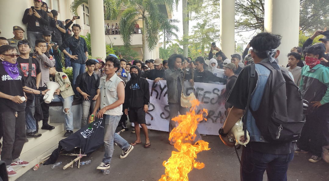 5 Tuntutan Utama Mahasiswa dan Masyarakat di Pontianak ke DPRD Kalbar