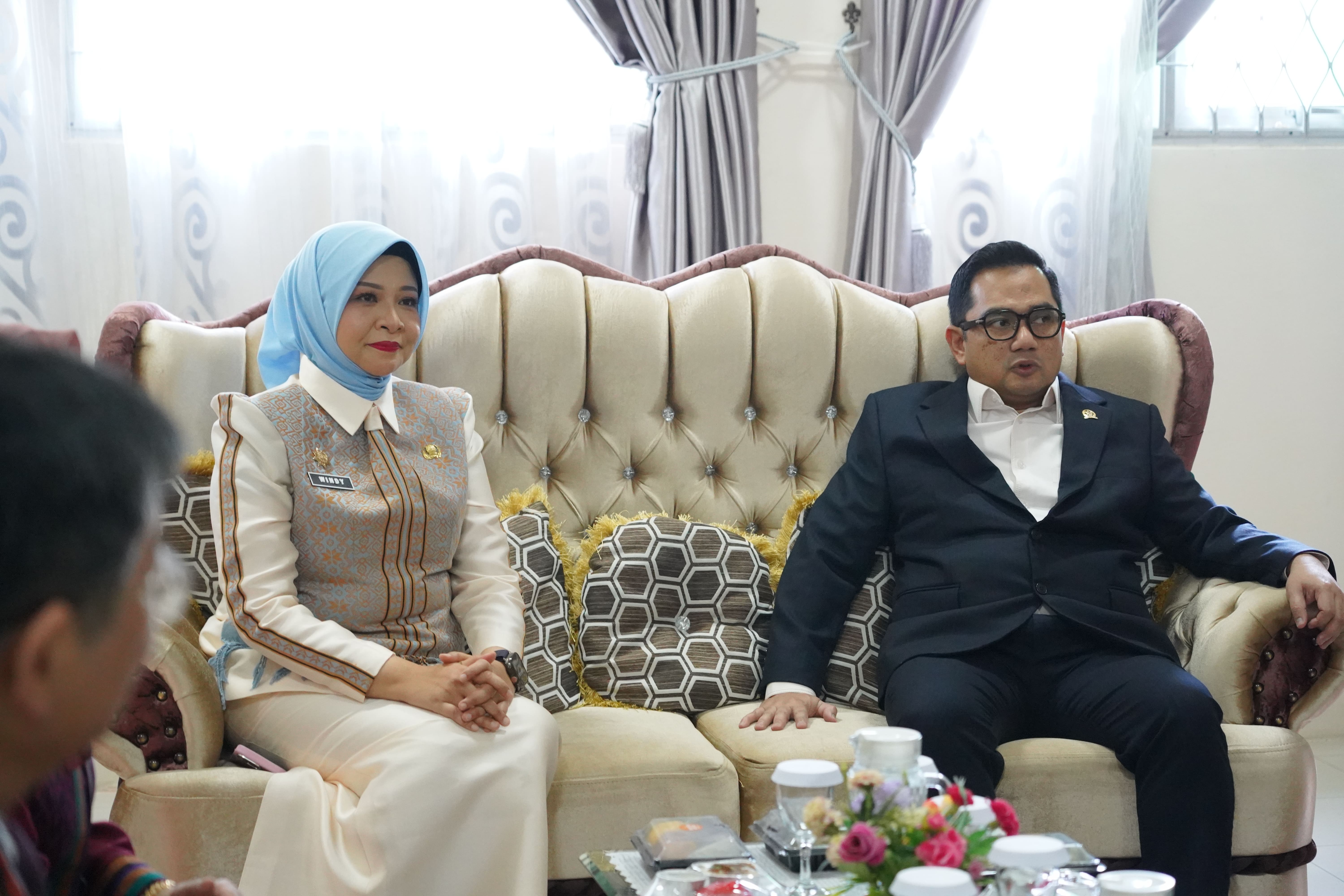 Windy Prihastari Apresiasi Dukungan Ketua Komisi II untuk IKASMANSA Pontianak