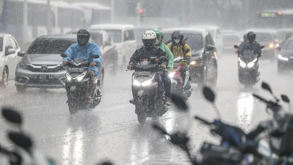 BPBD Kalbar Terus Pantau Pertumbuhan Awan Penghujan untuk Lihat Potensi Hujan yang Bantu Tangani Karhutla