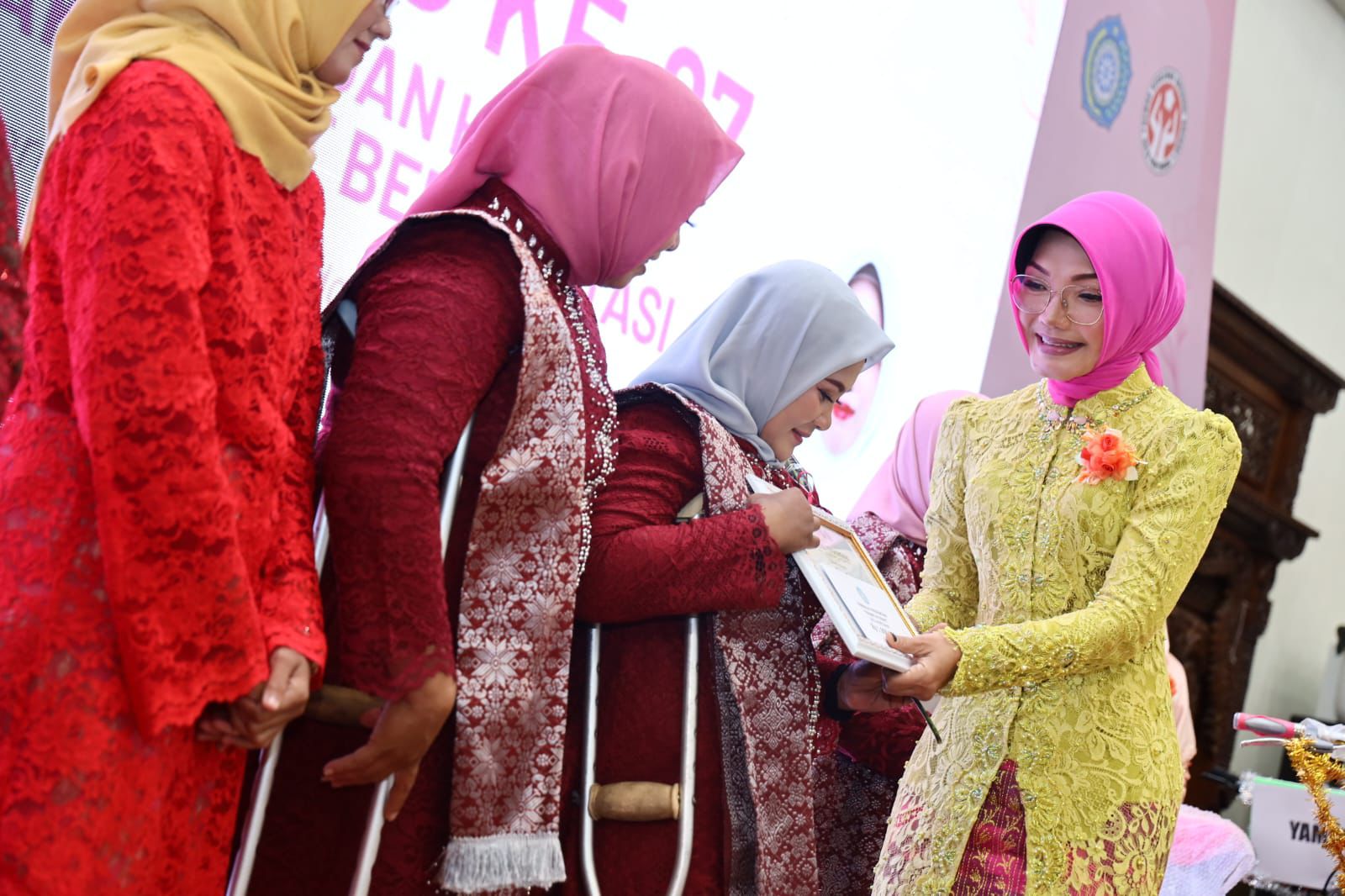Peran Strategis Perempuan dalam Budaya dan Ekonomi Masyarakat Pontianak
