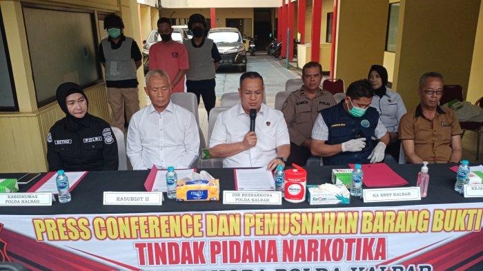 Puluhan Bong Sabu Disita dalam Penggerebekan Polda Kalbar di Kampung Beting