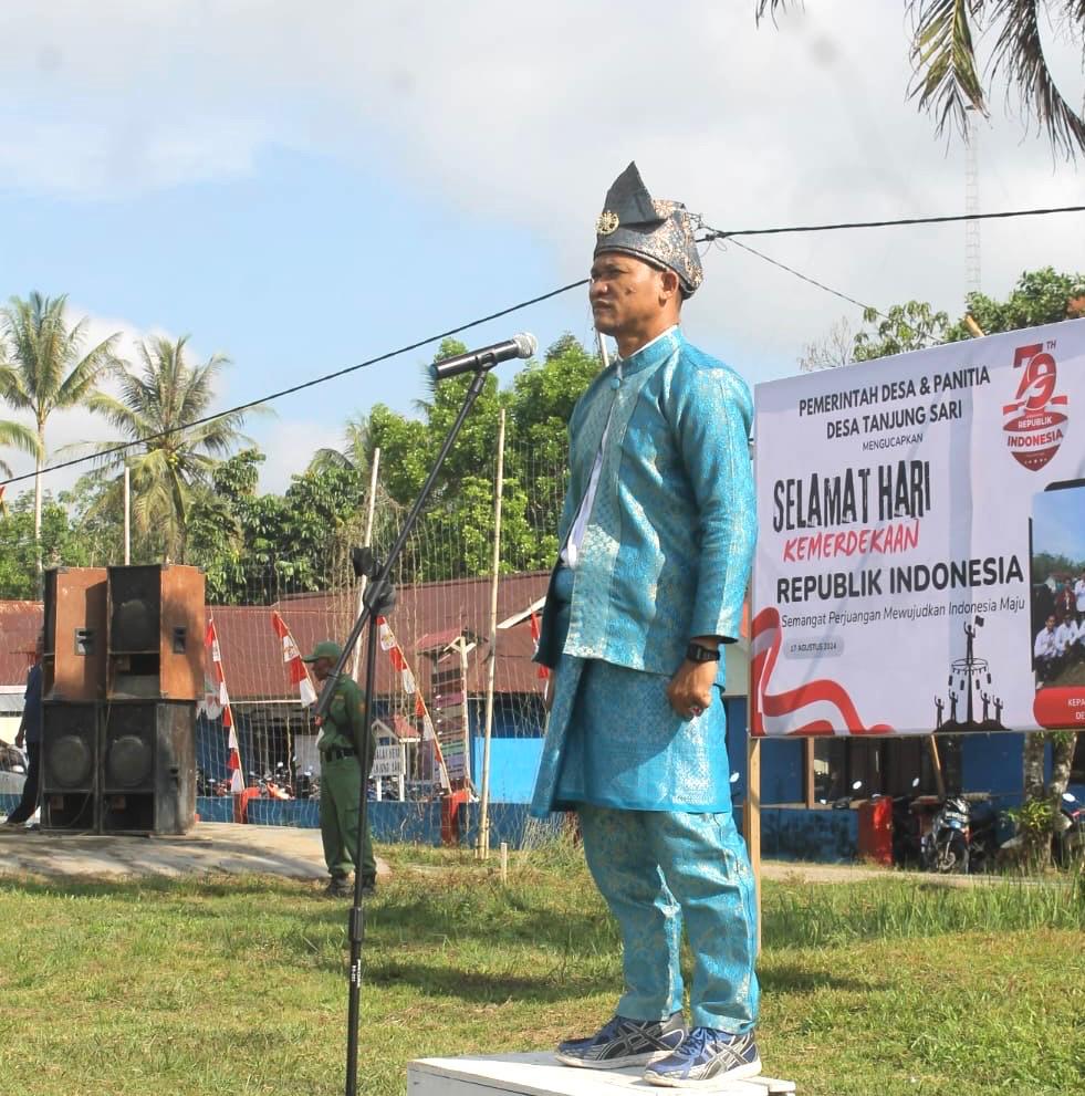 Pimpin Upacara HUT RI 79, Epiyantono Pakai Baju Adat Melayu