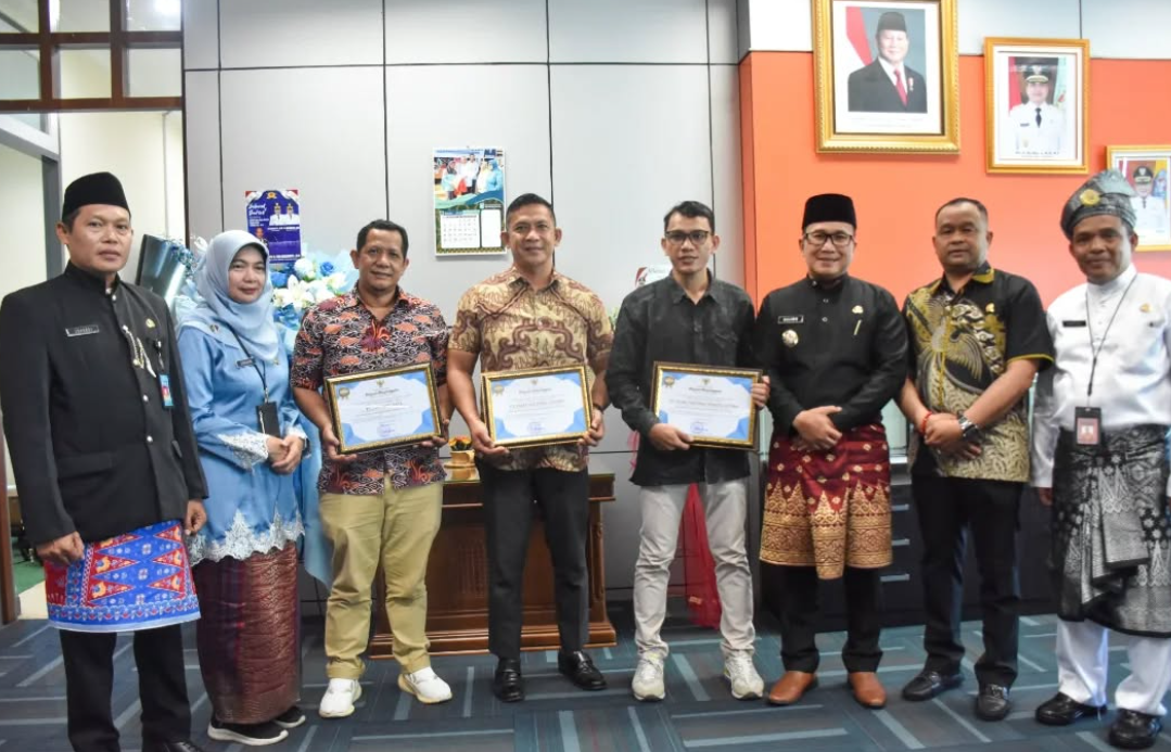 Tiga Perusahaan di Kubu Raya Terima Piagam atas Pembentukan LKS Bipartit
