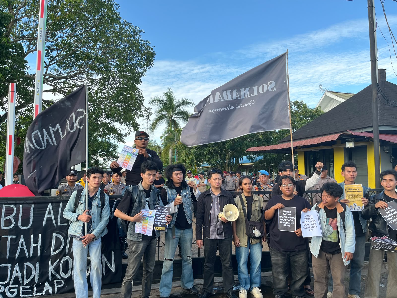 Demo PLN Kalbar, SOLMADAPAR Soroti Kompensasi dan Evaluasi Total