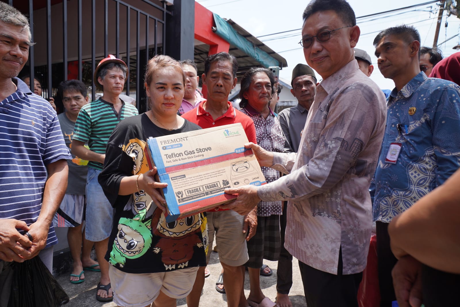 Wako Serahkan Bantuan Darurat bagi Korban Kebakaran Parwasal