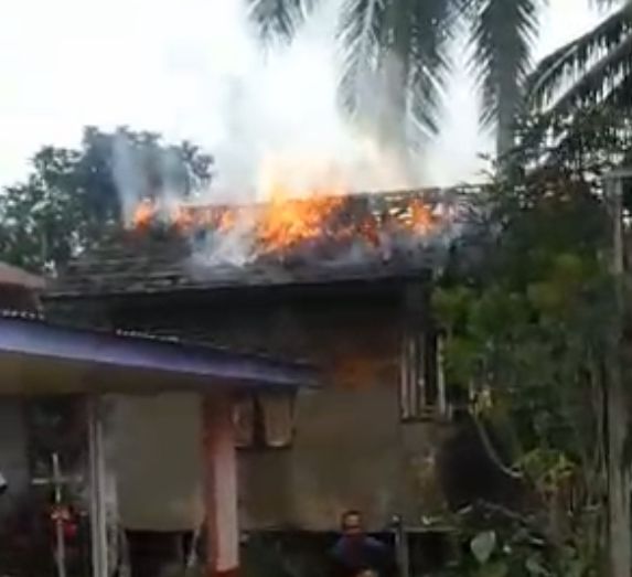 Rumah Warga Tanah Pinoh Barat Kembali Terbakar, Api Tungku Diduga Jadi Pemicu