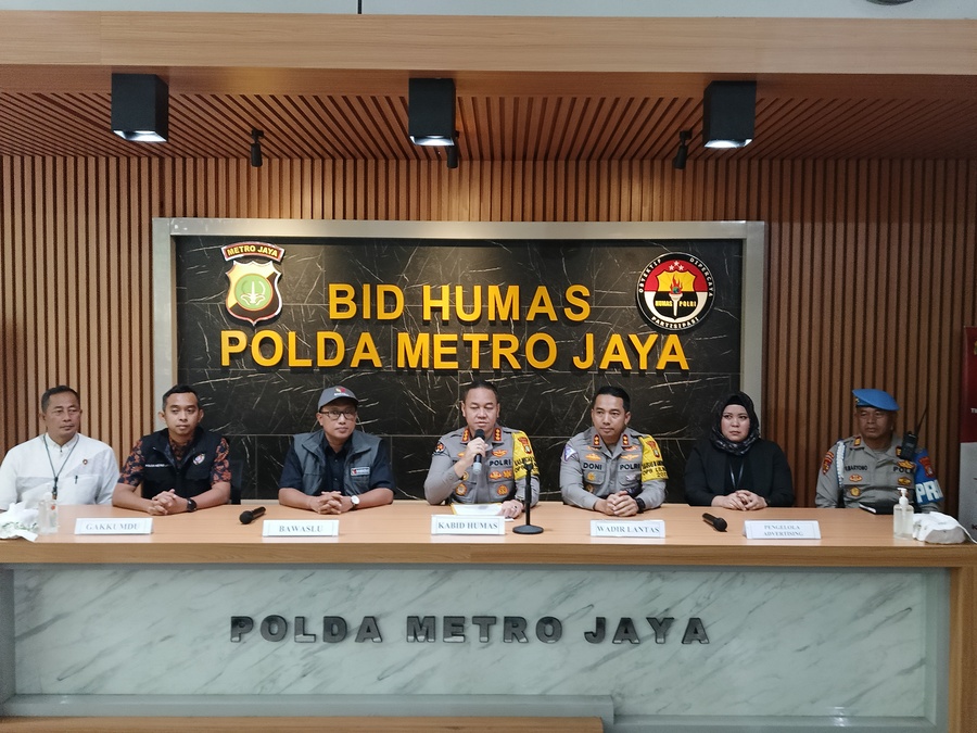 Videotron Pos Polisi kawasan Semanggi iklankan salah satu Capres-Cawapres