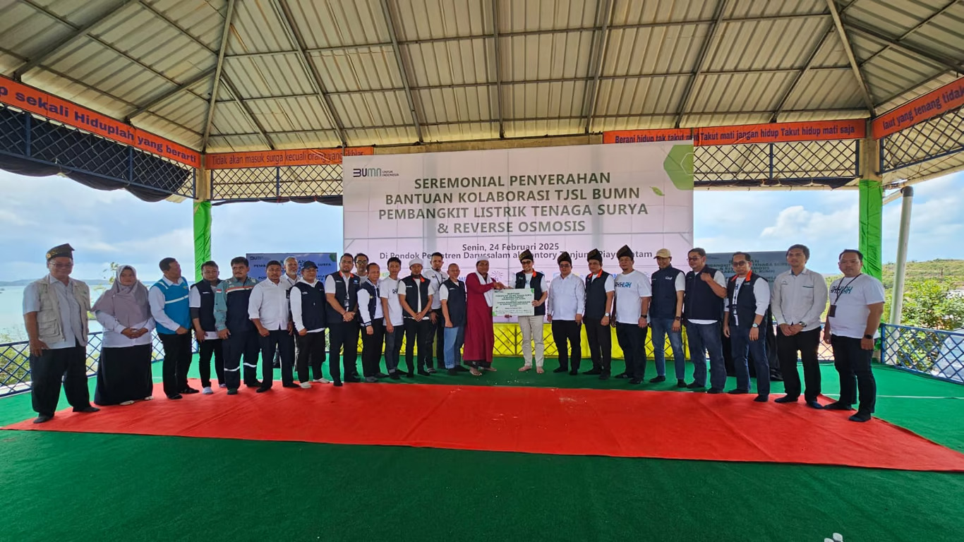 Laksanakan Program CSR/TJSL: PTPP Berkolaborasi 23 BUMN Hadirkan PLTS dan Reverse Osmosis di Batam