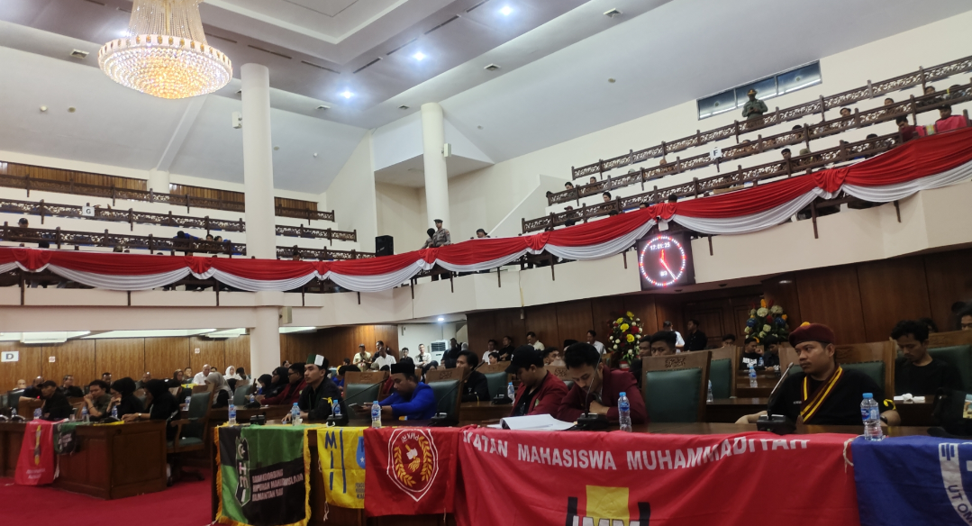 Demo Aliansi Mahasiswa Kalimantan Barat dan Cipayung di DPRD Kalbar, Soroti Kualitas Anggota DPR RI