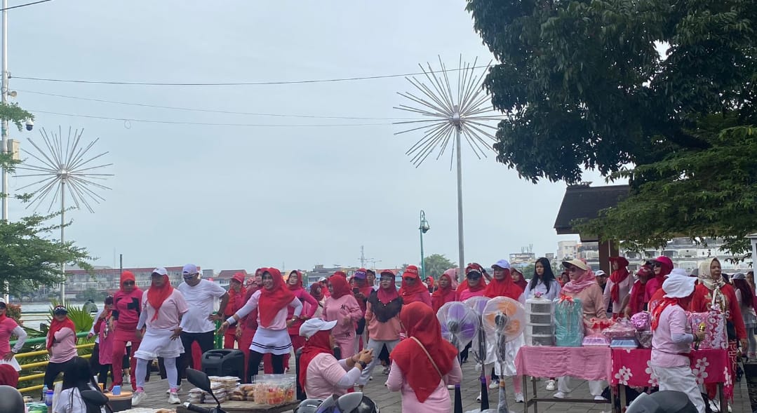 Peringati Hari Ibu, Komunitas LLTQ Ajak Masyarakat Kota Pontianak dan Sekitarnya Senam Sehat