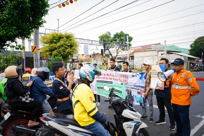 Berhenti Sebentar, Selamat Selamanya — KAI Daop 1 Jakarta Gencarkan Kampanye Keselamatan di Perlintasan 