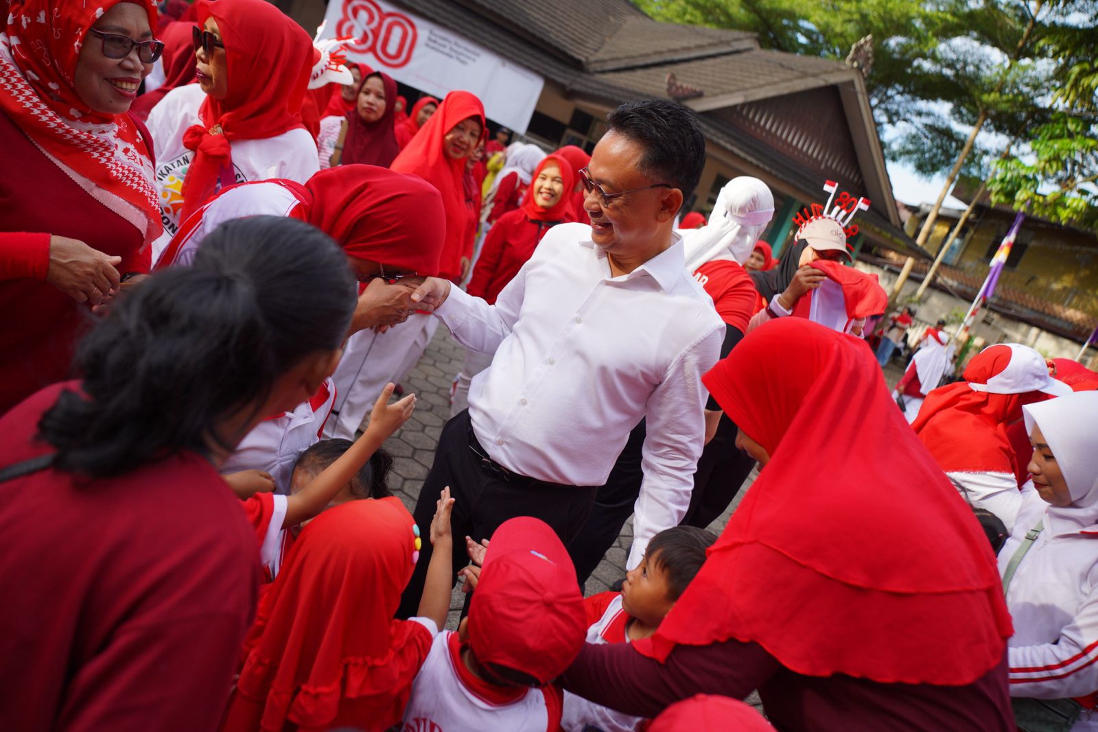 Pemkot Pontianak Bagikan 5.000 Bendera Merah Putih Sambut HUT ke-80 RI