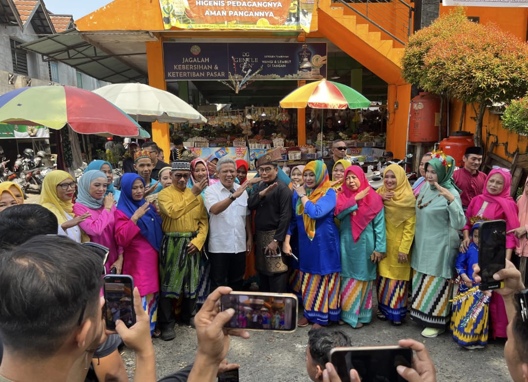 Blusukan ke Pasar Kemuning, Muda-Jakius Berkomitmen Perkuat Ekonomi Rakyat dan Dukung Pedagang Kecil