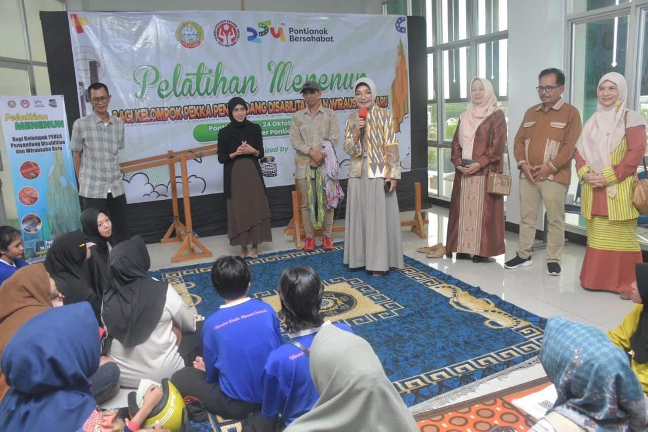 Dekranasda Pontianak Dorong Tren Fesyen Lokal Lewat Workshop dan Pelatihan Tenun 2025