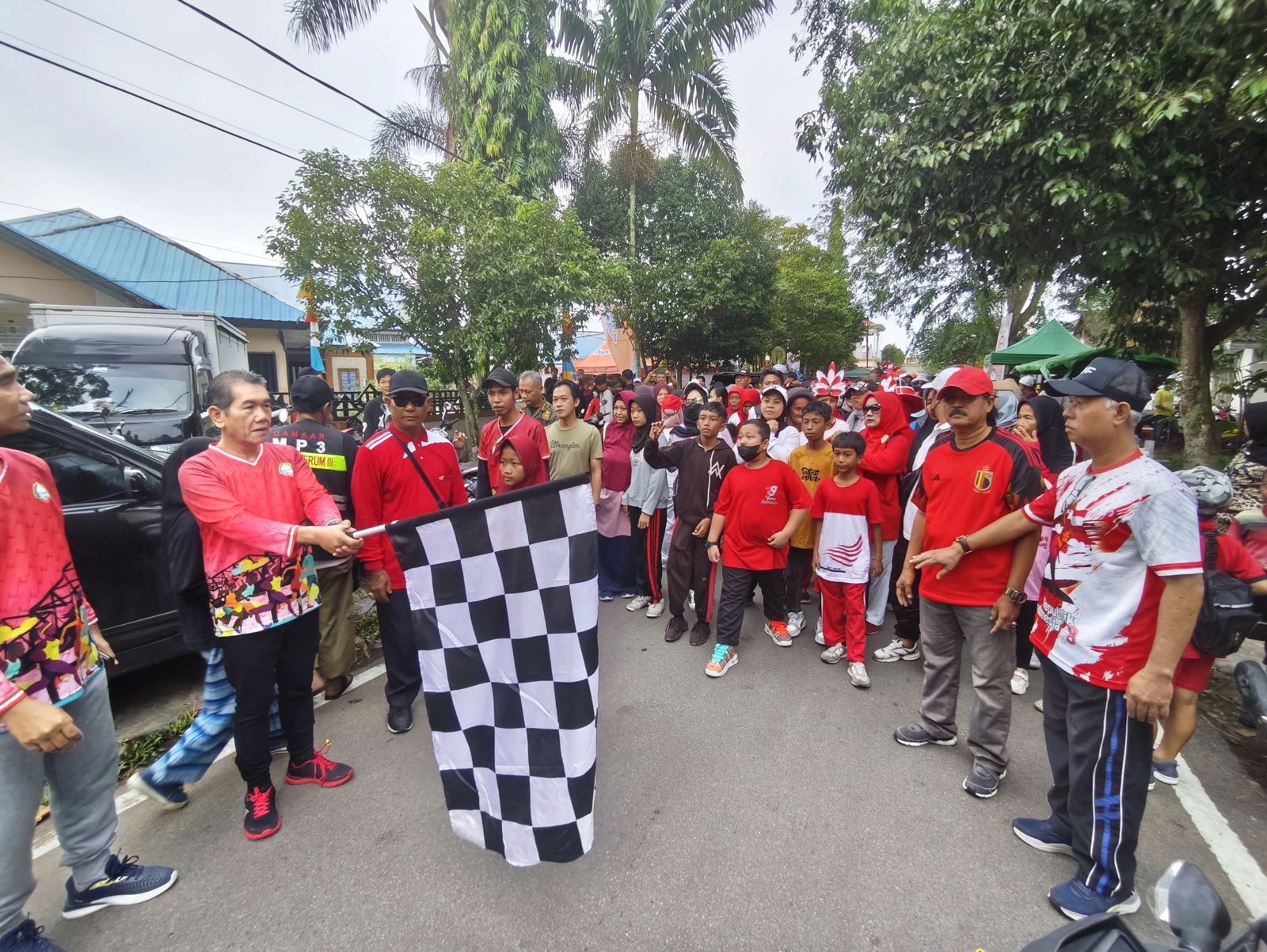 Membawa Misi Kemanusiaan, Ratusan Warga Pontianak Lakukan Jalan Sehat dan Donor Darah