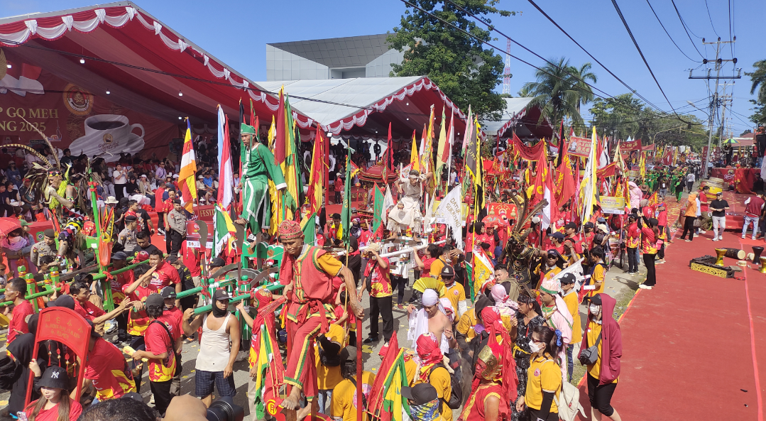 Pawai Tatung Meriahkan Kota Singkawang, Ribuan Wisatawan Padati Jalan Utama