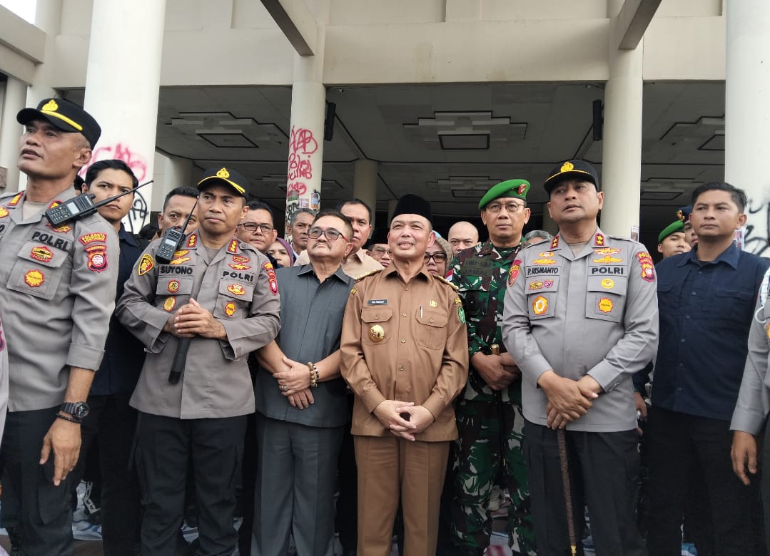 Demo Mahasiswa FISIP Untan Pontianak di DPRD Kalbar: Suarakan Aspirasi dan Reformasi DPR-RI