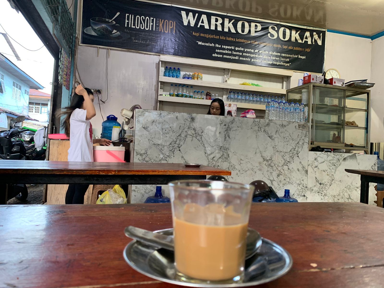 Kopi Susu Warkop Sokan Diminati Warga Melawi