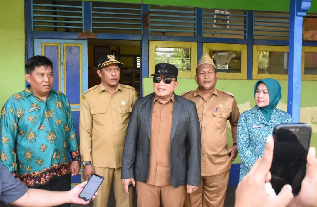 Bupati Kubu Raya Tinjau SDN 12 Padang Tikar, Anggarkan Perbaikan Tahun Depan