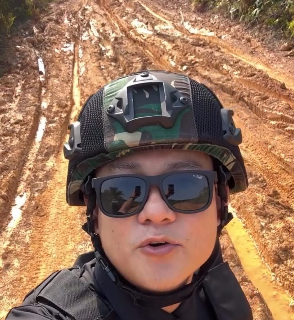 Youtuber Bobon Santoso Soroti Jalan Rusak di Sintang, Pertanyakan Kinerja Pejabat Daerah
