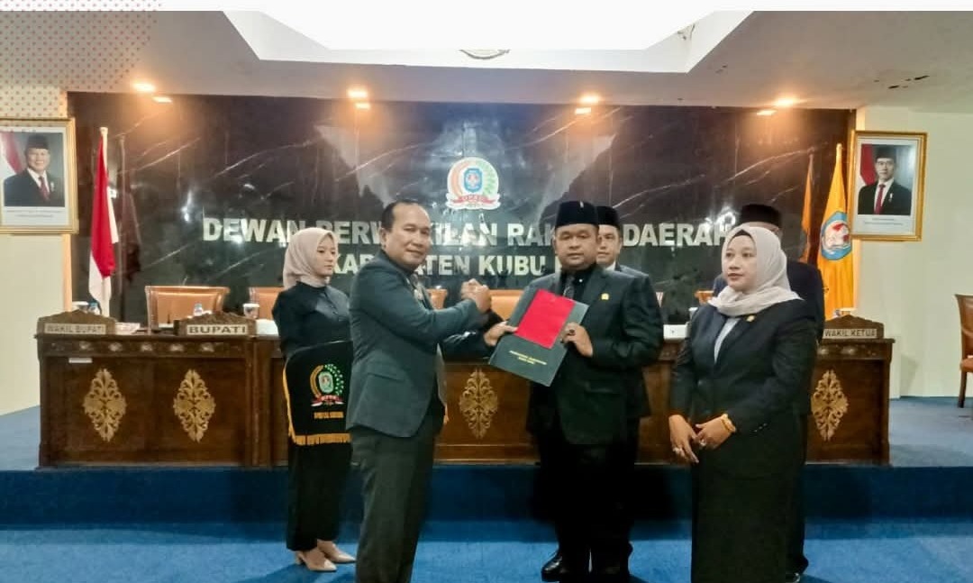 Sampaikan LKPJ 2025, Bupati Sujiwo: Kami Butuh Masukan DPRD Kubu Raya