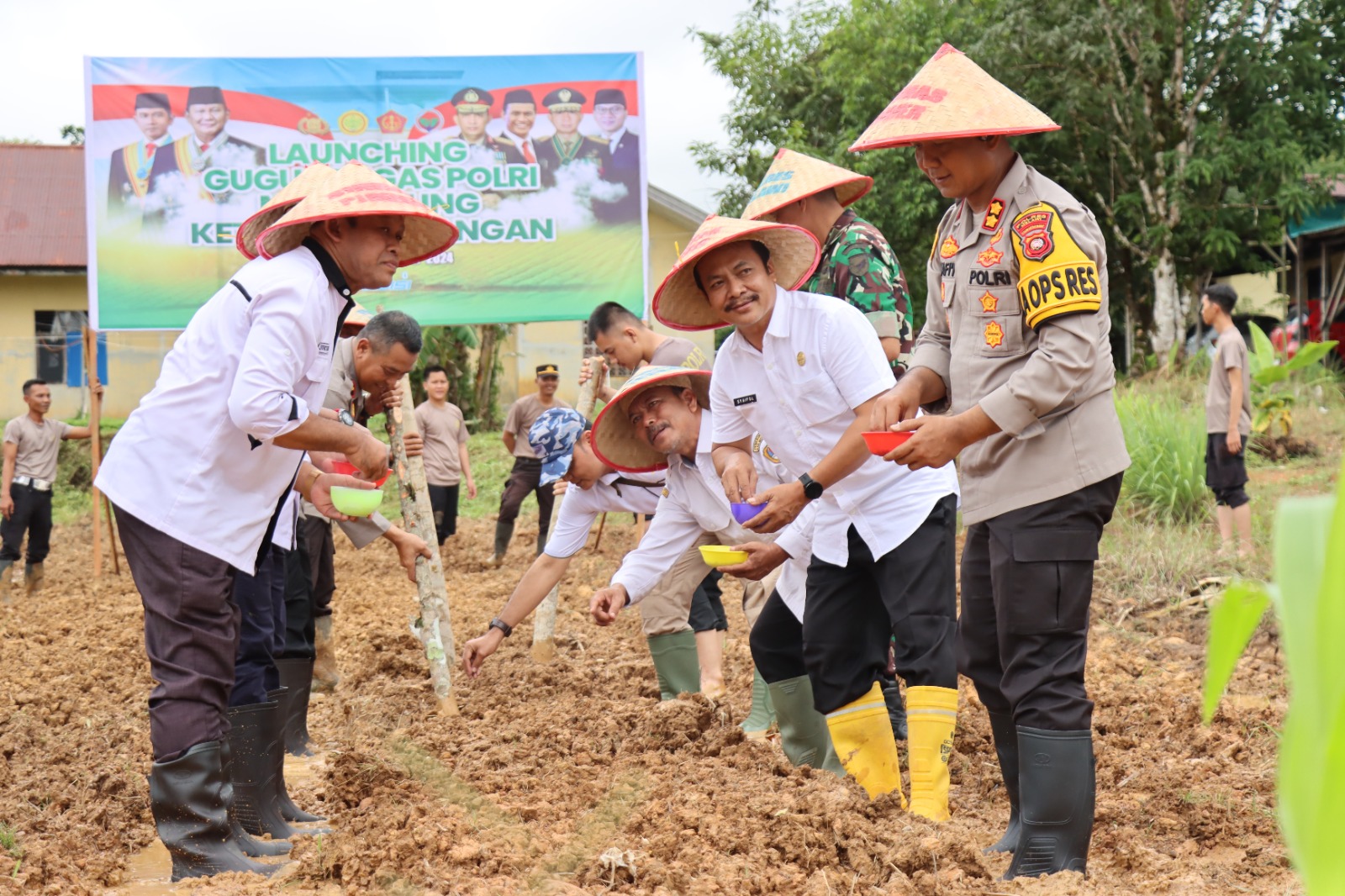 Polres Melawi Tanam Jagung di Pekarangan: Langkah Nyata Dukung Ketahanan Pangan Nasional