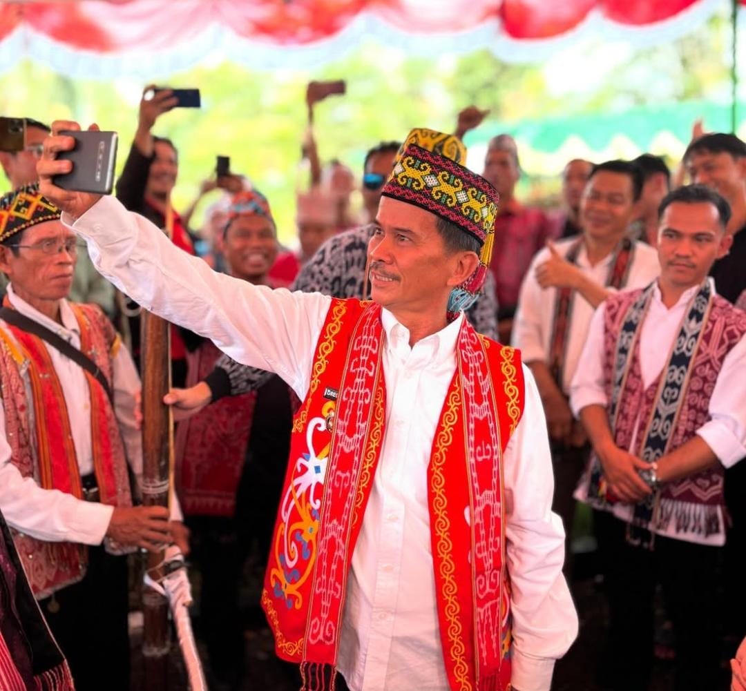 Bupati Sintang Resmi Tempati Rumah Dinas dengan Prosesi Adat Dayak Desa