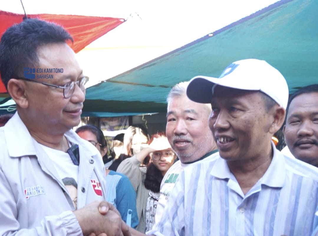 Tinjau Pasar Bangau/Pasar Bunga, Edi-Bahasan Janjikan Perbaikan Jalan dan Drainase