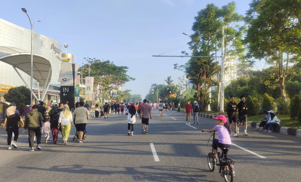 CFD Di Kota Pontianak Diselimuti Kabut Asap, Masyarakat Olahraga Tanpa Masker