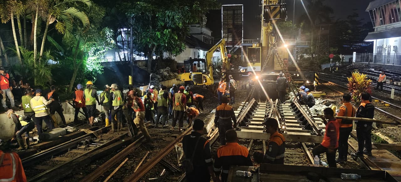 KAI Daop 2 Bandung Lakukan Penggantian Rel dan Wesel KA di Sejumlah Titik