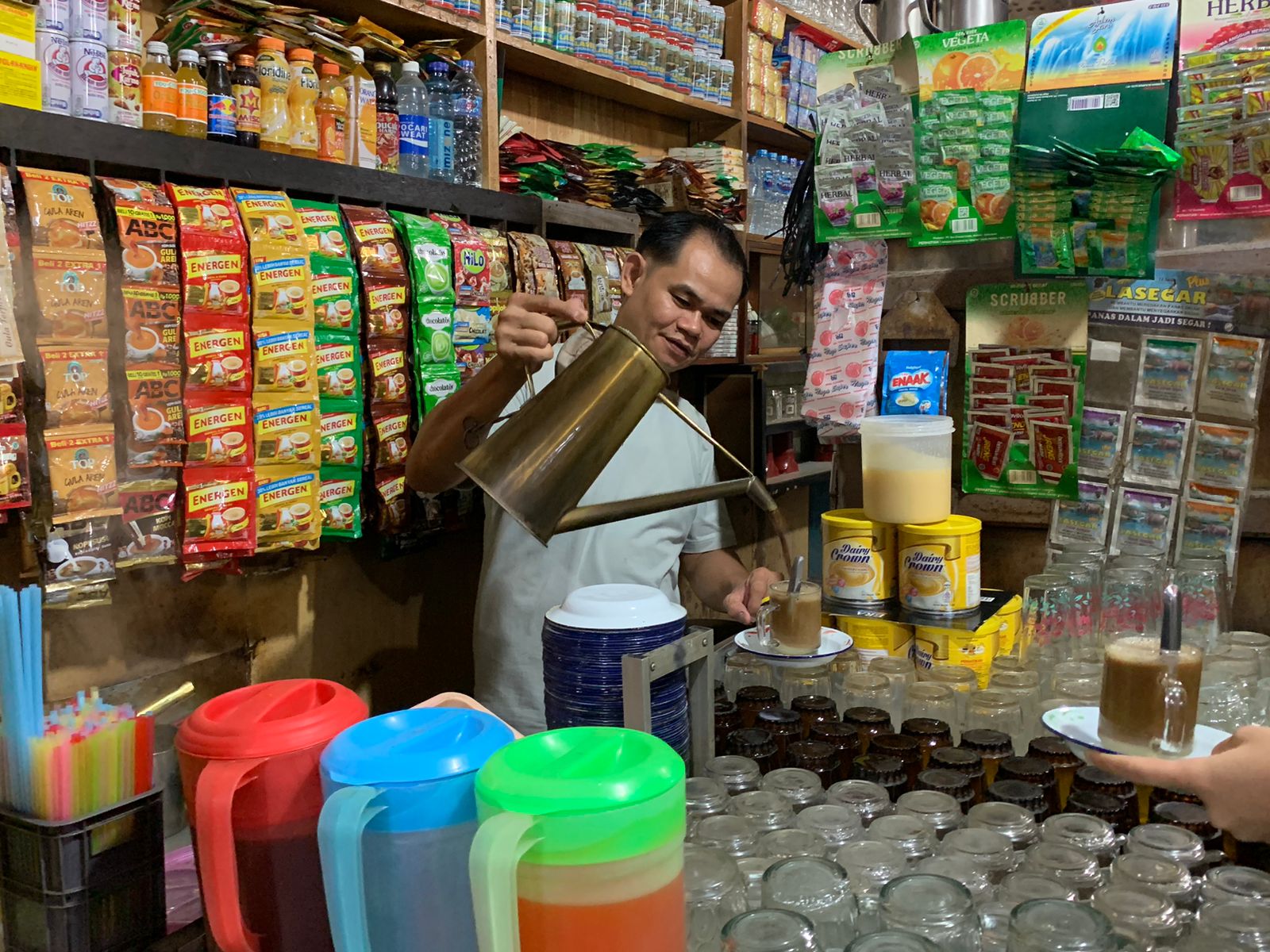 Warkop Kasuari Bertahan Ditengah Menjamurnya Coffee Shop di Nanga Pinoh, Hingga Raih Penghargaan dari Bupati