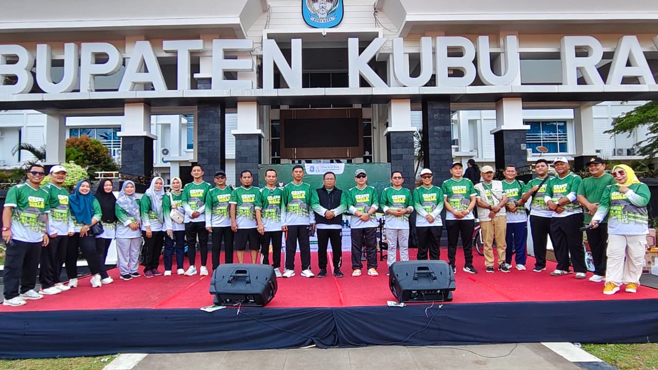 Jalan Sehat UNU Kalbar, Wakil Bupati Kubu Raya Tekankan Edukasi Publik
