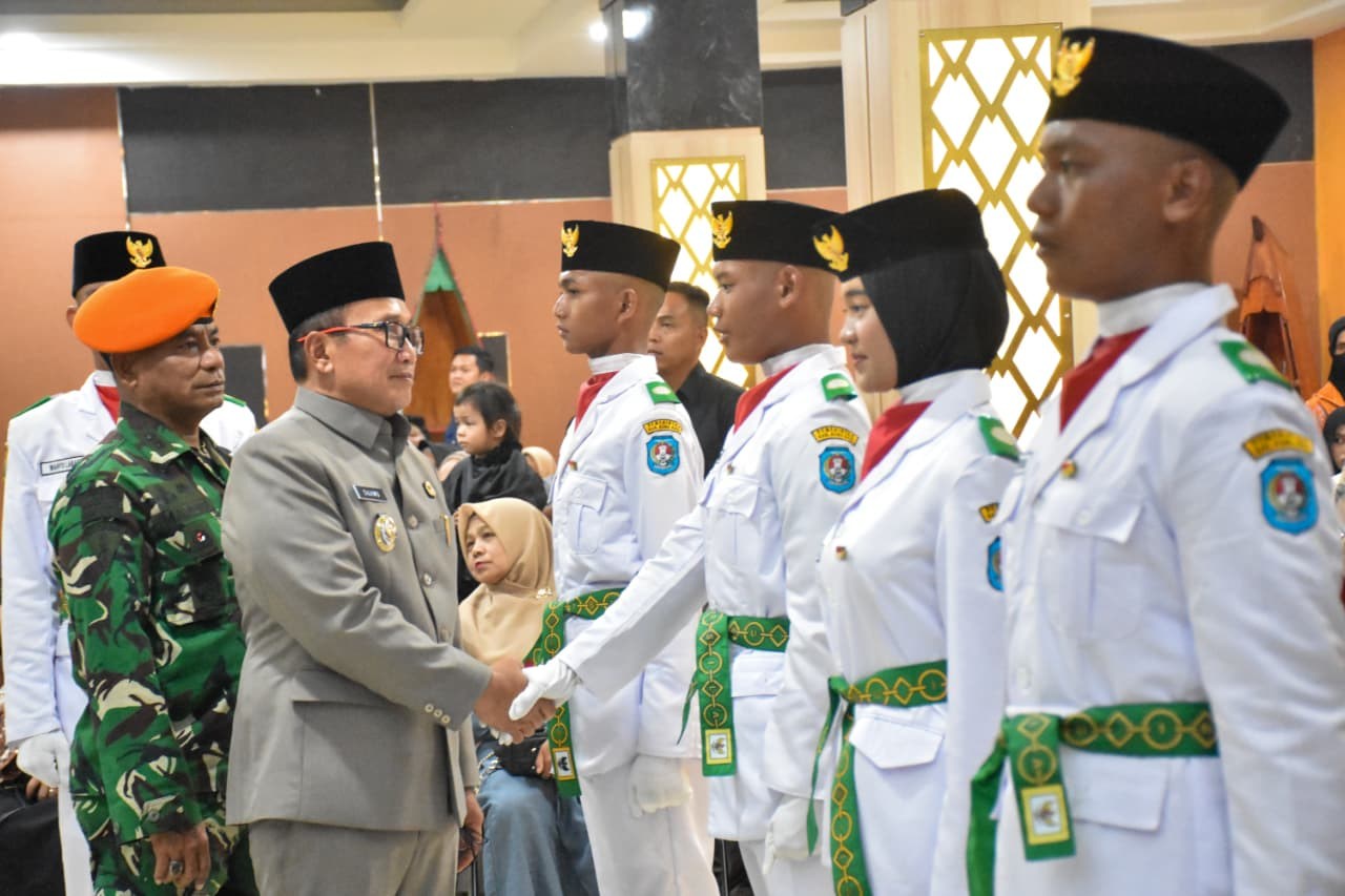 Dikukuhkan, Bupati Kubu Raya Minta Anggota Paskibraka jadi Panutan