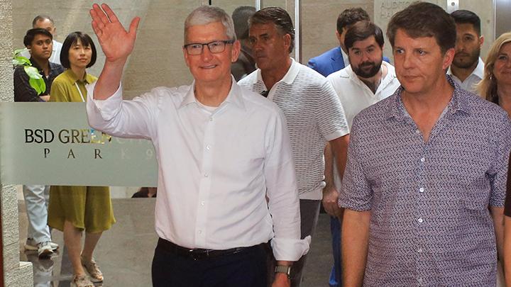 Kunjungan Sensasional Bos Apple Tim Cook ke Apple Developer Academy Binus di Tangerang