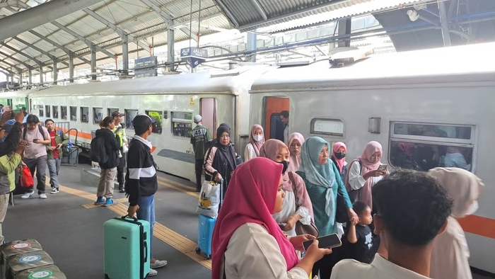 Penjualan Tiket KA Nataru Meningkat, Stasiun Surabaya Pasarturi Jadi Stasiun Keberangkatan Terfavorit
