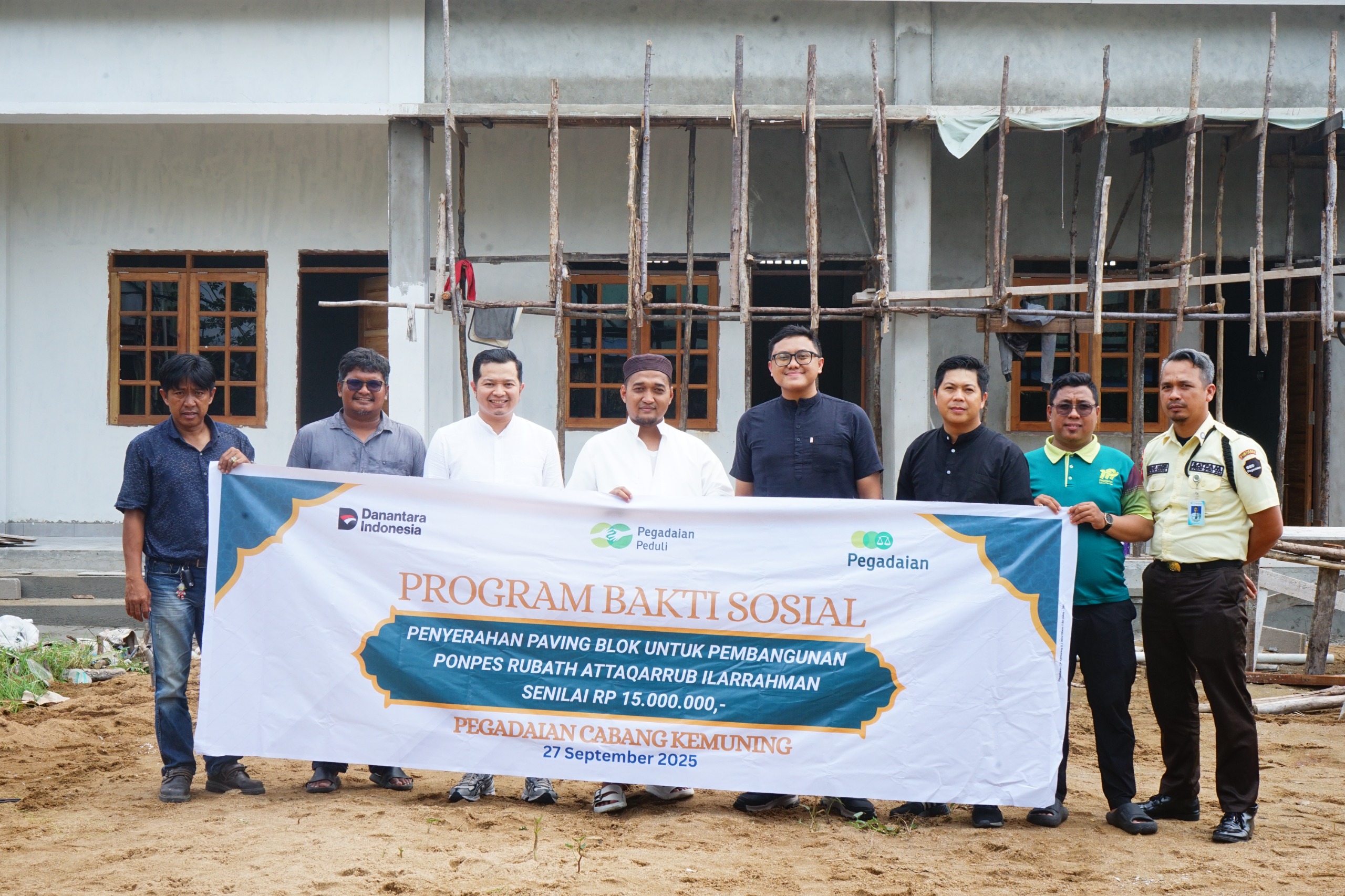 Pegadaian Cabang Kemuning Pontianak Salurkan Bantuan ke Pondok Pesantren Rubath Attaqarrub Ilarrahman