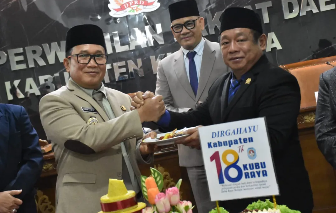 Bupati Sujiwo Hadiri Paripurna HUT ke-18 Kubu Raya, Tekankan Pelayanan Publik Berkualitas