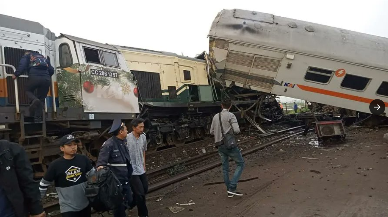 Kereta Api Turangga dengan KA Commuterline Bandung Raya Saling Adu, Ditjen Perkeretaapian Turunkan Tim