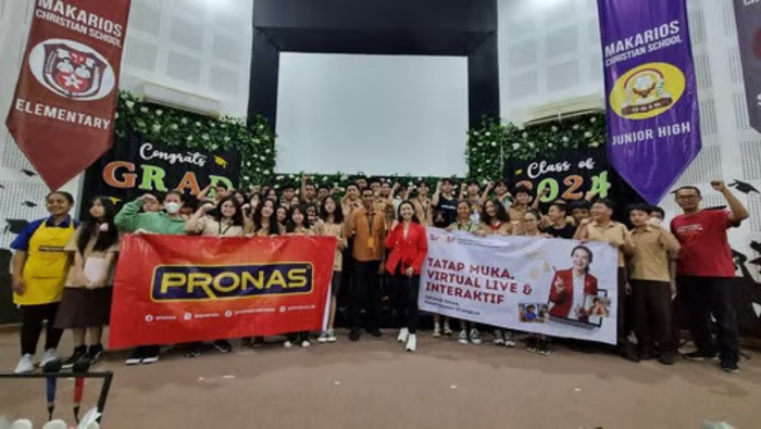 Coach Priska Sahanaya Membangkitkan Semangat Belajar Public Speaking di SMP Makarios Bersama PRONAS dan SINOTI