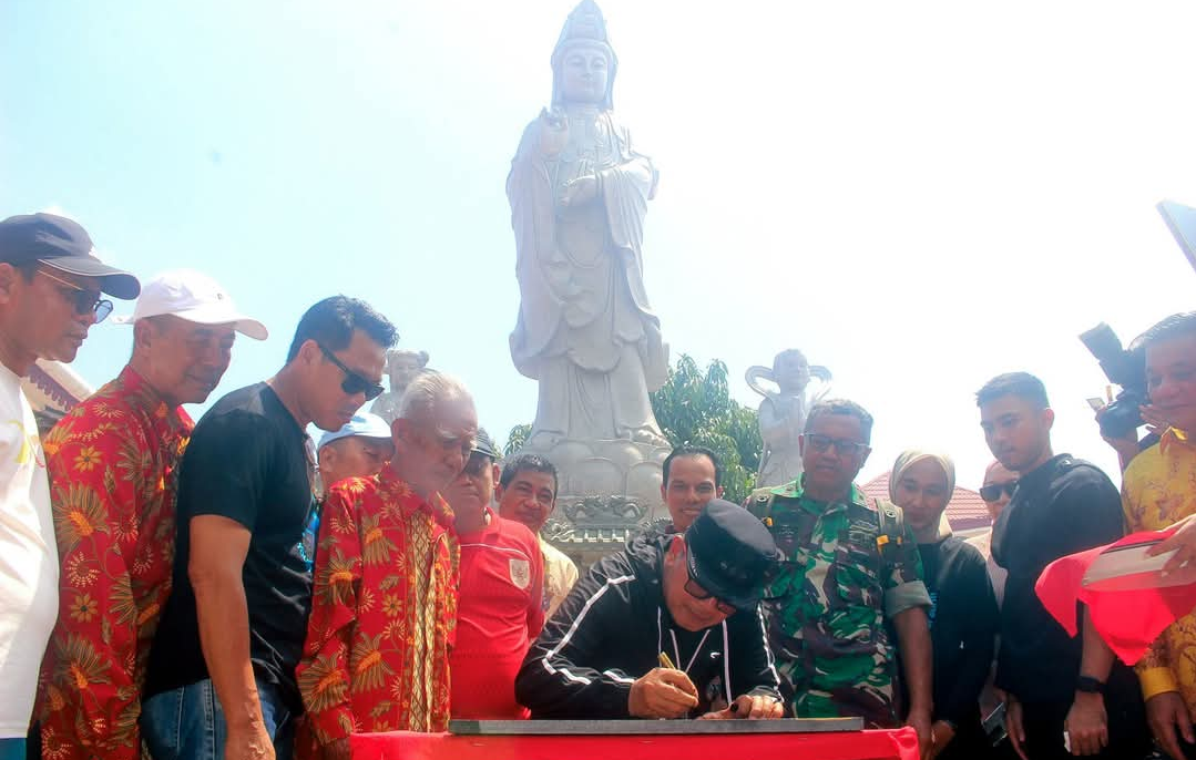 Bupati Kubu Raya Resmikan Rupang Dewi Kwan Im di Sungai Kakap