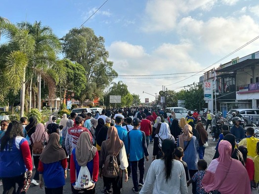 Taman Teratai Menjadi Saksi Kegembiraan Ribuan Warga: Jalan Sehat Hari Jadi Kabupaten Mempawah