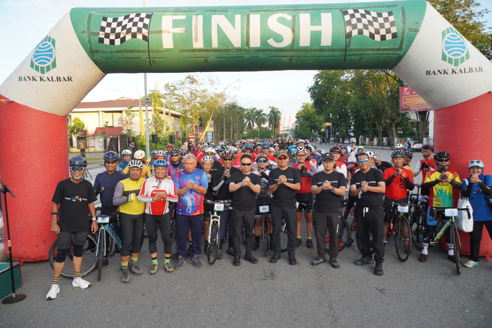 Ratusan Pesepeda Meriahkan Happy Cycling Pontianak 2025, Tempuh Rute hingga 254 Kilometer