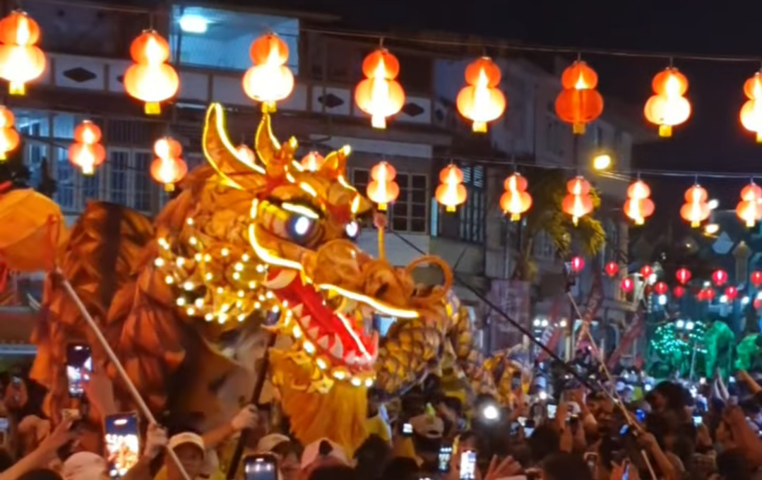 Pawai Lampion Singkawang Meriahkan Festival Imlek 2576 dan Cap Go Meh 2025