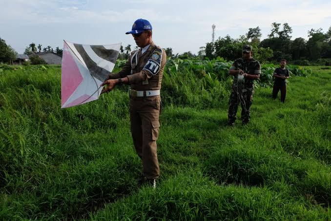 Resah Akibat Tali Layangan, Warga Harap Satpol PP Cepat Ambil Tindakan