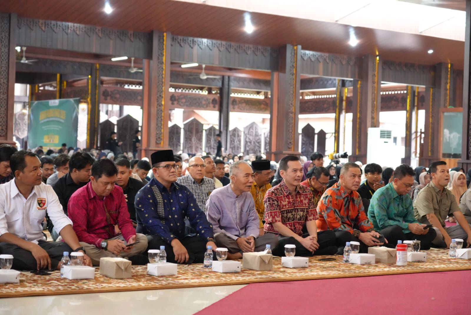 Gubernur Kalbar Ria Norsan Hadiri Silaturahmi Mahasiswa Sambas, Bubur Pedas Jadi Jamuan Utama