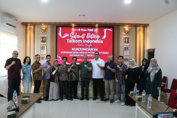 EVP Telkom Regional 4 Beserta Komisaris Telkom Dorong Digitalisasi Koperasi Merah Putih di Kalimantan Barat