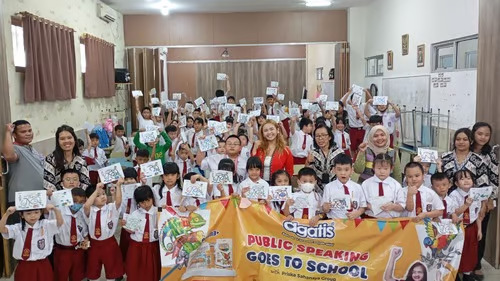 Pelatihan Public Speaking Bersama Priska Sahanaya dan AGATIS di SD Kasih Immanuel Taman Surya dan Taman Palem